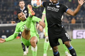 完美体育运营中心-沃尔夫斯堡战术调整赢得成功，球队士气大振的简单介绍