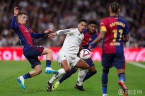 完美体育-皇马球星射门怪异，遭对手门将神勇扑出